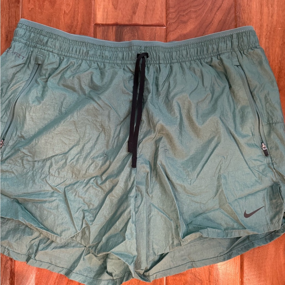 Nike Men's Green Running Shorts 5in Lined